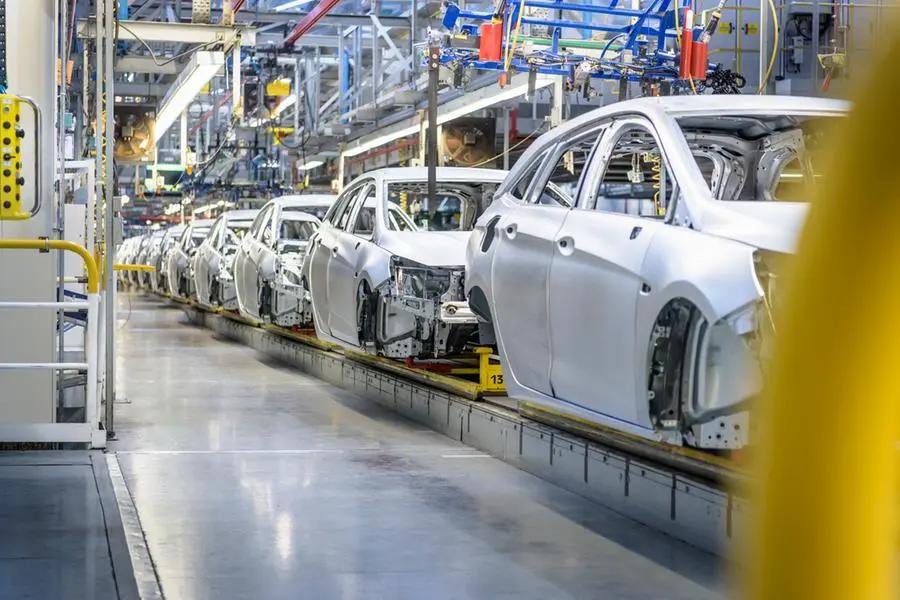 PM Shahbaz Pushes Local Automakers for Economic Growth